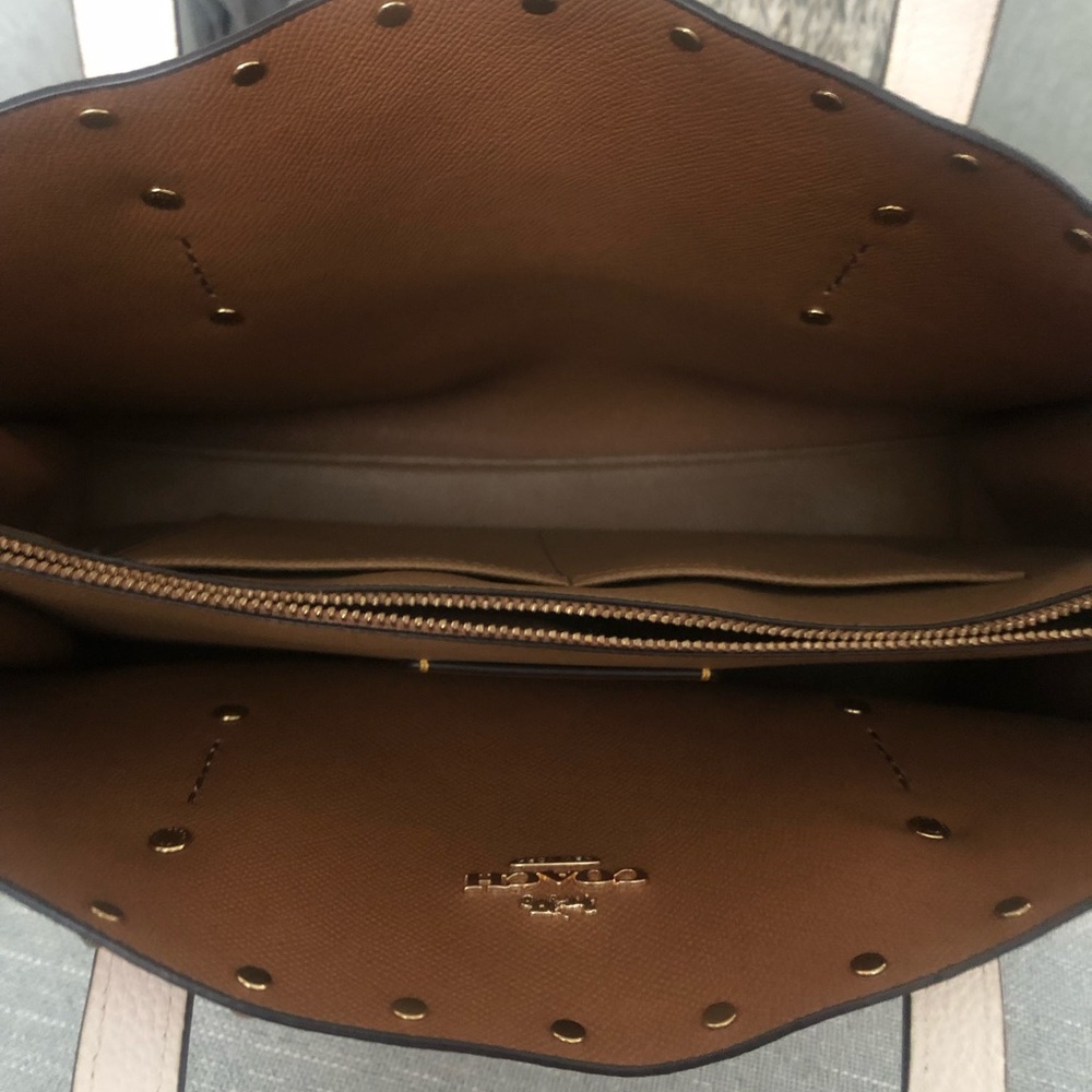 π«π« Coach Charlie Carryall w/ Rivets - Picture 6 of 8